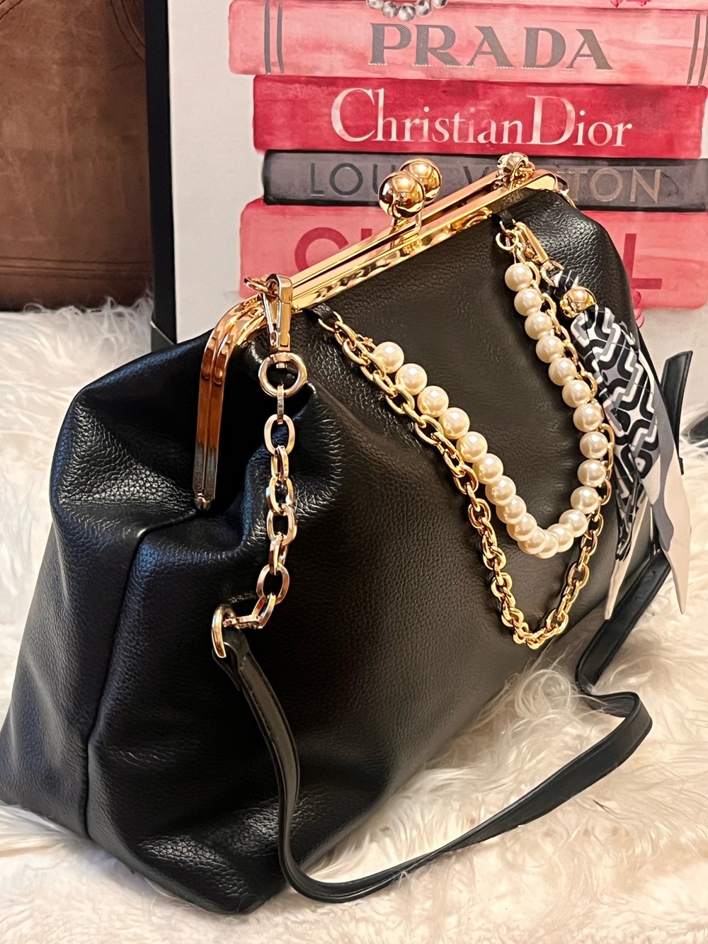 Juicy Couture NWOT kiss luck Faux-Leather with Pearl & Chain crossbody bag - Picture 12 of 13